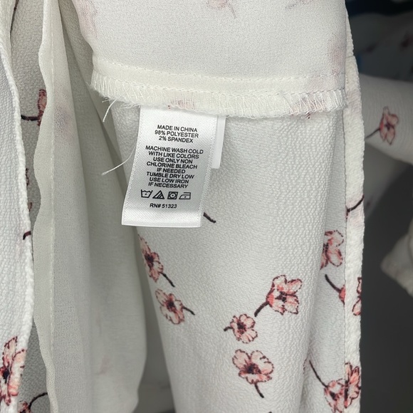 CeCe Ruffle sleeve floral blouse - Picture 4 of 4